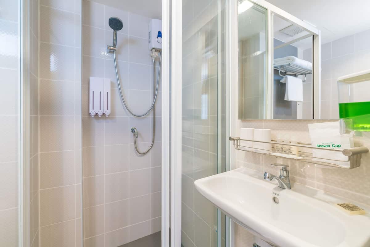 2 bedrooms, minibar, in-room safe, desk