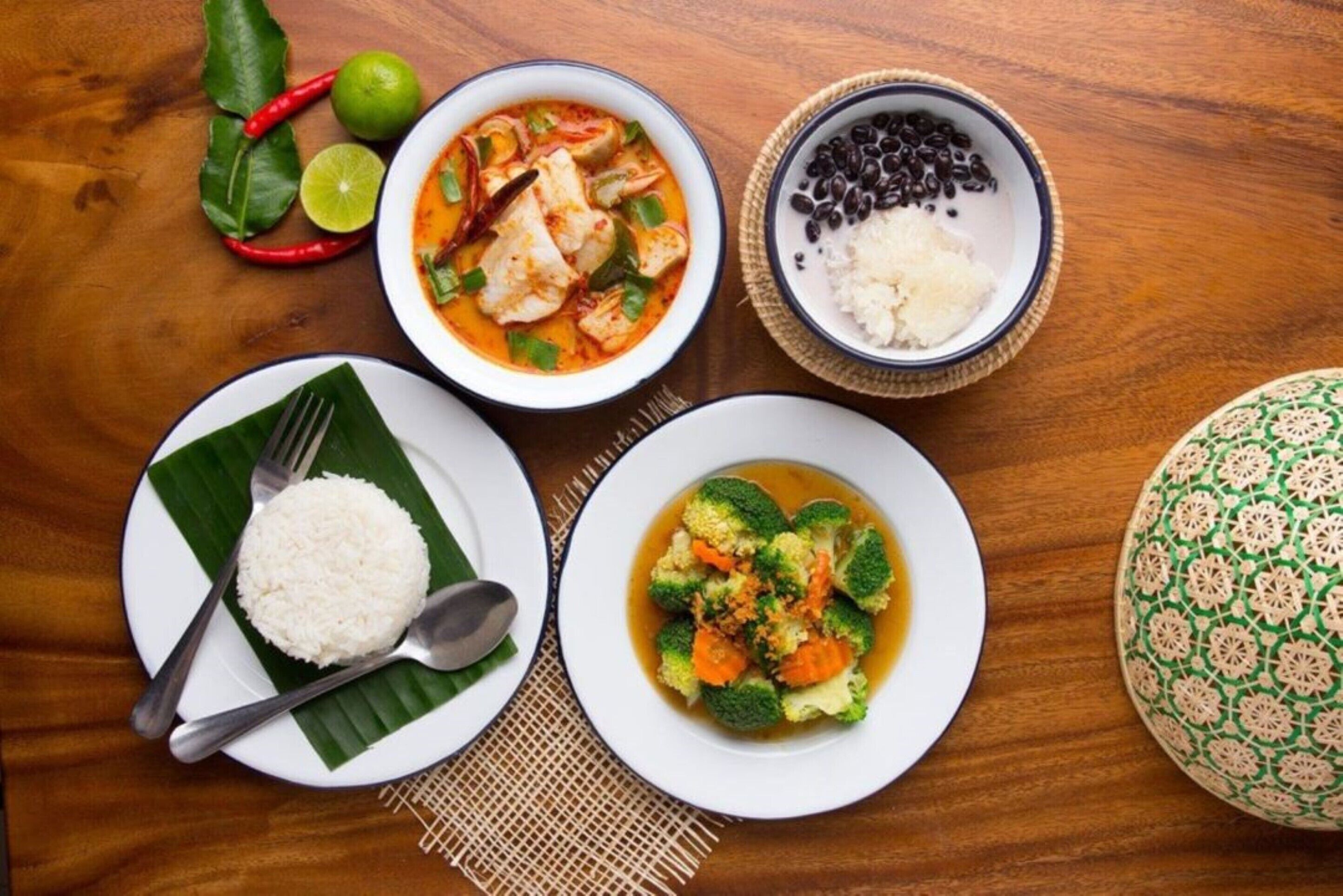 Daily buffet breakfast (THB 350 per person)