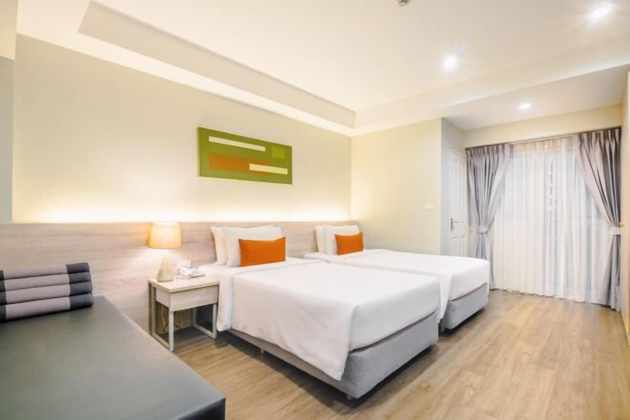 Minibar, in-room safe, desk, free WiFi