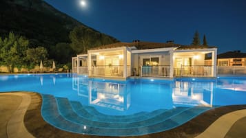 Classic Double Room, 1 Double Bed, Pool View | Premium bedding, in-room safe, free WiFi, bed sheets