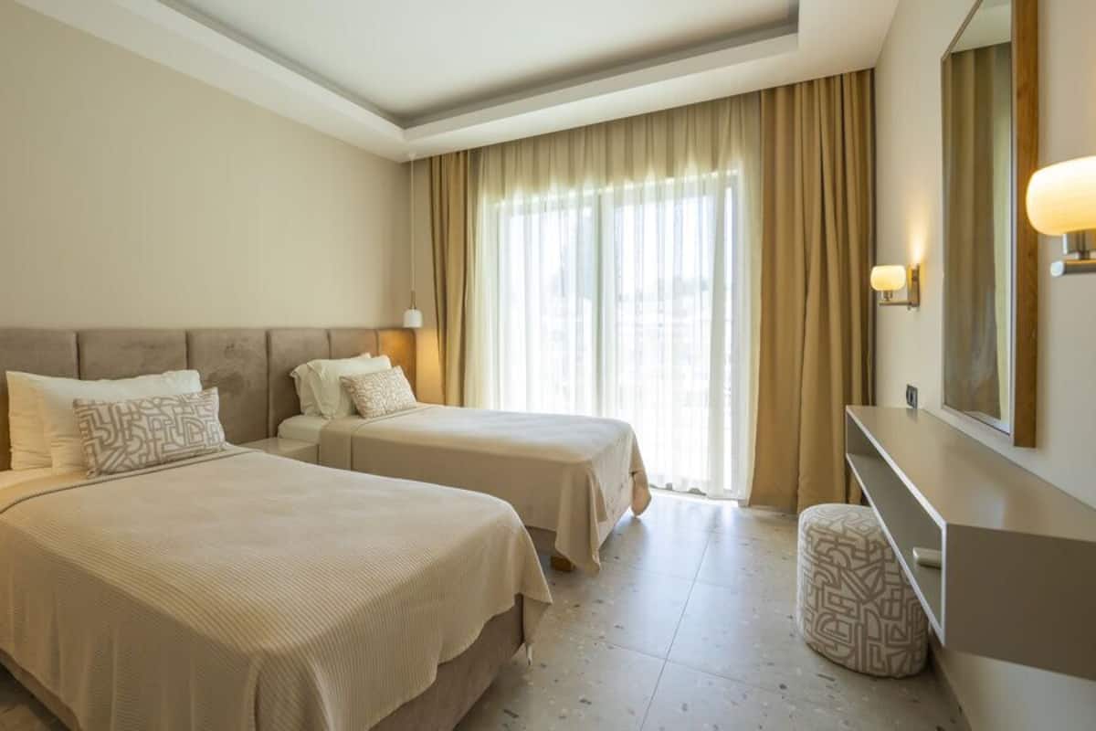 Suite, Pool Access, Pool View | Premium bedding, in-room safe, free WiFi, bed sheets