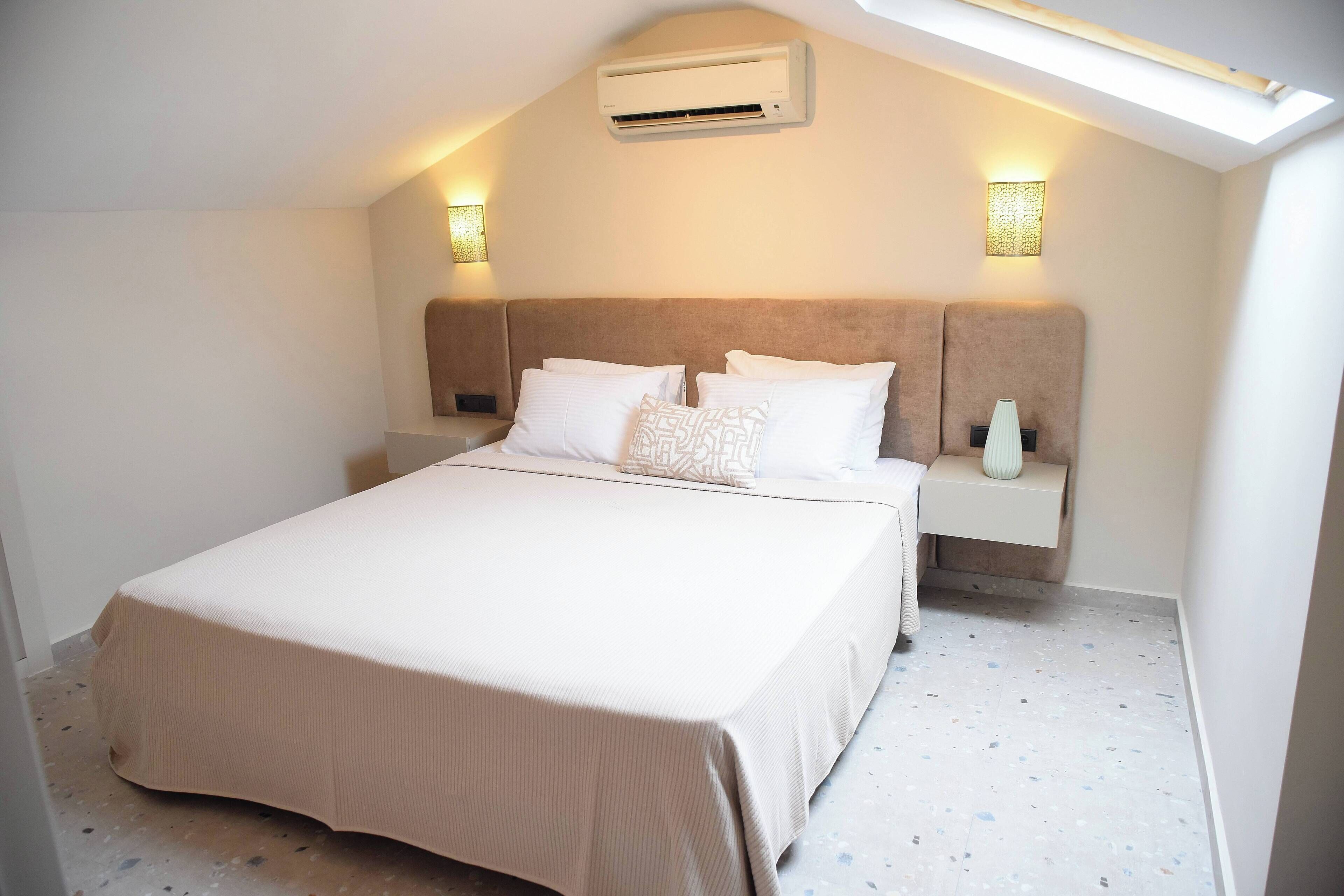 deluxe suite, 1 bedroom, sea view | living room | lcd tv, dvd player