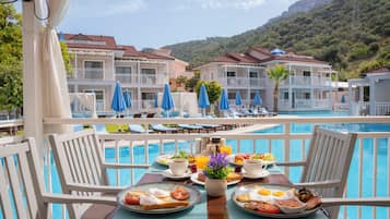 Daily buffet breakfast for a fee