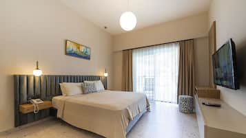Chambre Classique Double ou avec lits jumeaux, 1 lit double, vue piscine | Literie de qualité supérieure, coffres-forts dans les chambres