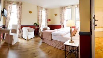 1 Schlafzimmer, Allergikerbettwaren, Schreibtisch
