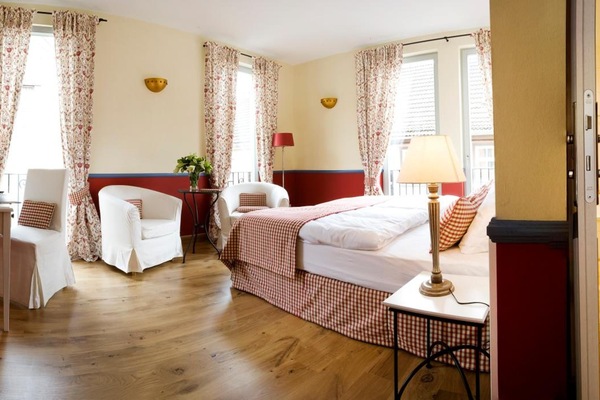 1 habitación, ropa de cama hipoalergénica y escritorio