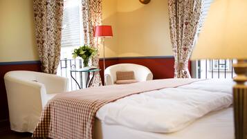 Premium Double or Twin Room | 1 bedroom, hypo-allergenic bedding, desk, soundproofing