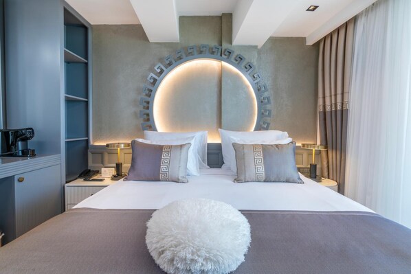 Minibar, truy cập Internet không dây miễn phí, bộ trải giường 