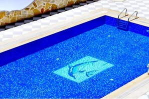 Minibar, free WiFi, bed sheets