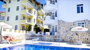 Hồ bơi ngoài trời 