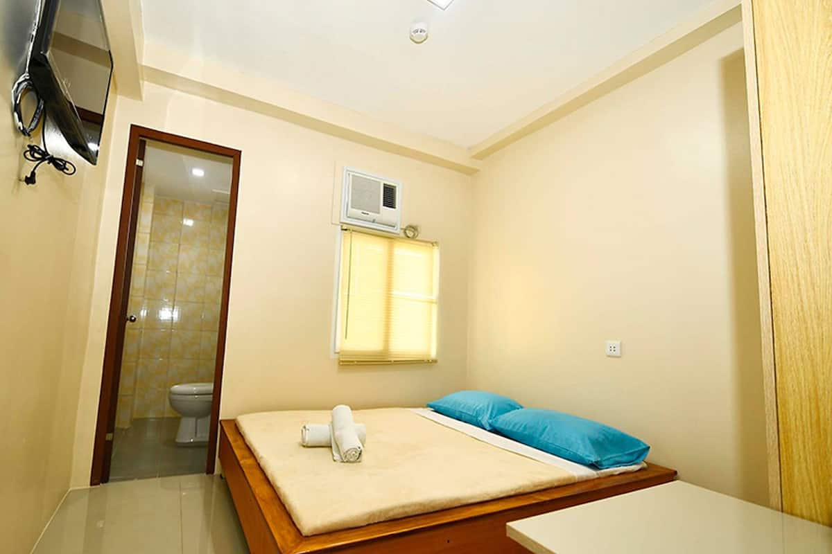 Desk, free WiFi, bed sheets