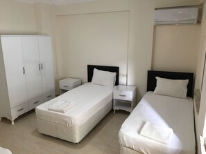 Chambre Standard Double ou avec lits jumeaux | Chambres insonorisées, fer et planche à repasser, Wi-Fi gratuit