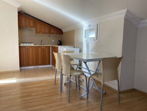 ファミリー ロフト 1 ベッドルーム | 高級寝具、WiFi (無料)、ベッドシーツ