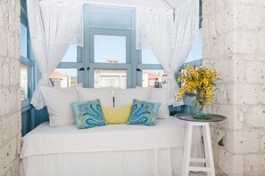 Draps en coton égyptien, couette en duvet d'oie, minibar, bureau