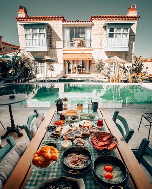Outdoor dining - Evliyagil Hotel by Katre (Cesme)