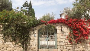 Front of property - Temucin Hotel (Cesme)