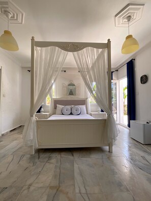 Minibar, free WiFi, bed sheets - Temucin Hotel (Cesme)