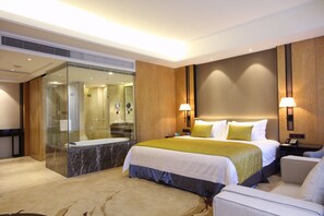 Exclusive Queen Room | Minibar, desk, blackout drapes, soundproofing - Qiandao Lake Pearl Peninsula Hotel (Hangzhou)