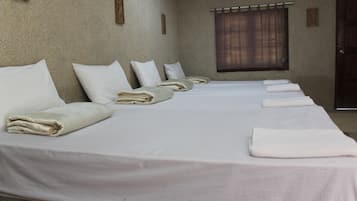 Quadruple Room, 4 Bedrooms | Desk