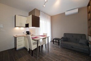 Apartment, 1 Schlafzimmer | Eigene Kochnische | Großer Kühlschrank, Mikrowelle, Herdplatte, Espressomaschine
