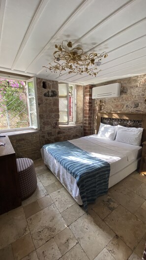 Deluxe Suite | Premium bedding, minibar, desk, rollaway beds - King Aegeus (Ayvalik)