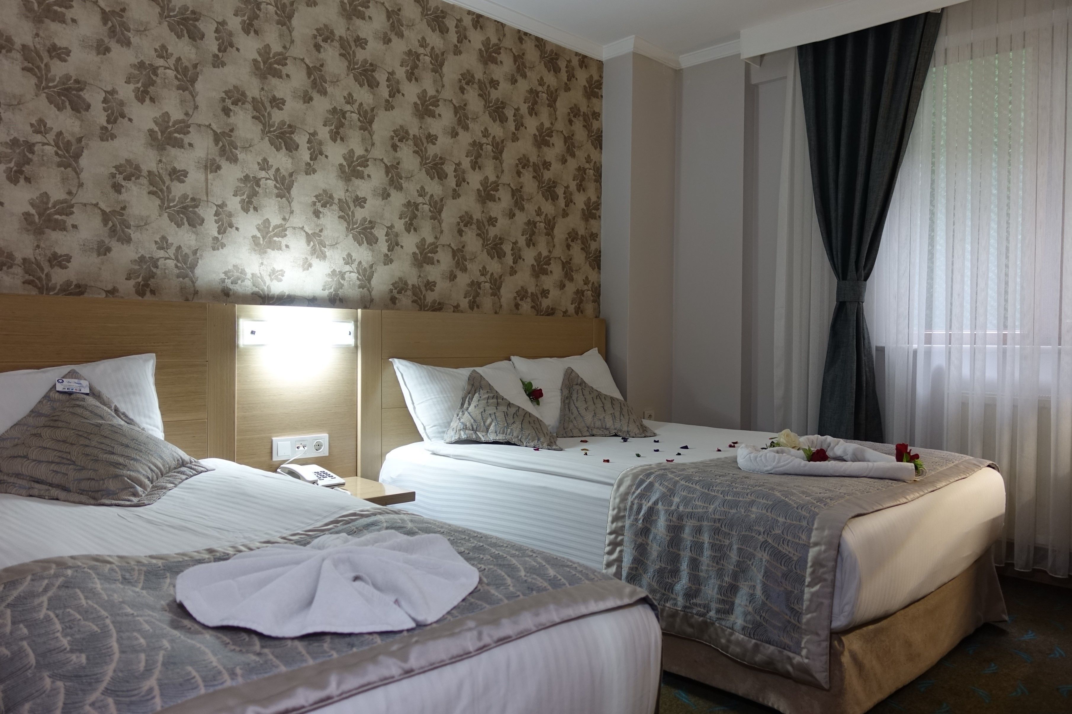 standard room | free minibar items, in-room safe, desk, soundproofing