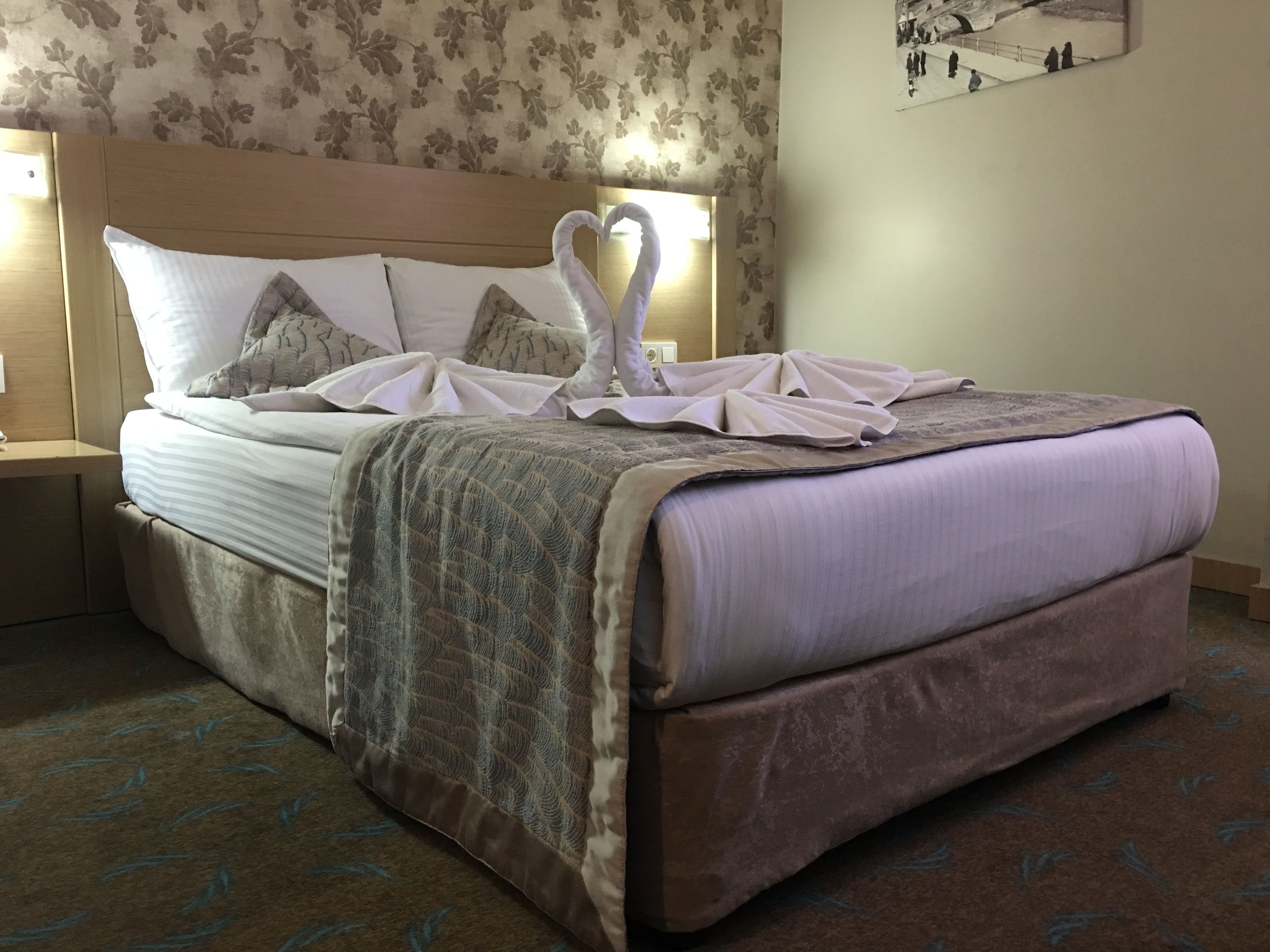 standard room | free minibar items, in-room safe, desk, soundproofing