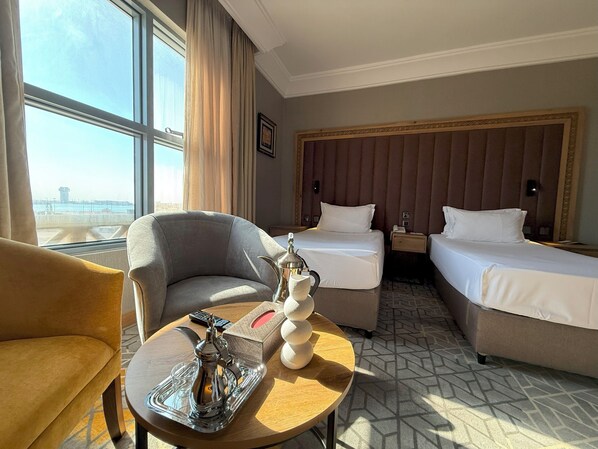 Standard-Zweibettzimmer | Minibar, Zimmersafe, Schreibtisch, Verdunkelungsvorhänge