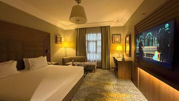 Deluxe Double Room, 1 King Bed | Minibar, in-room safe, desk, blackout drapes