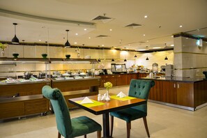 Frühstück, Mittagessen, Abendessen, internationale Küche 