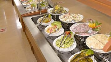 Petit déjeuner buffet servi tous les jours en supplément