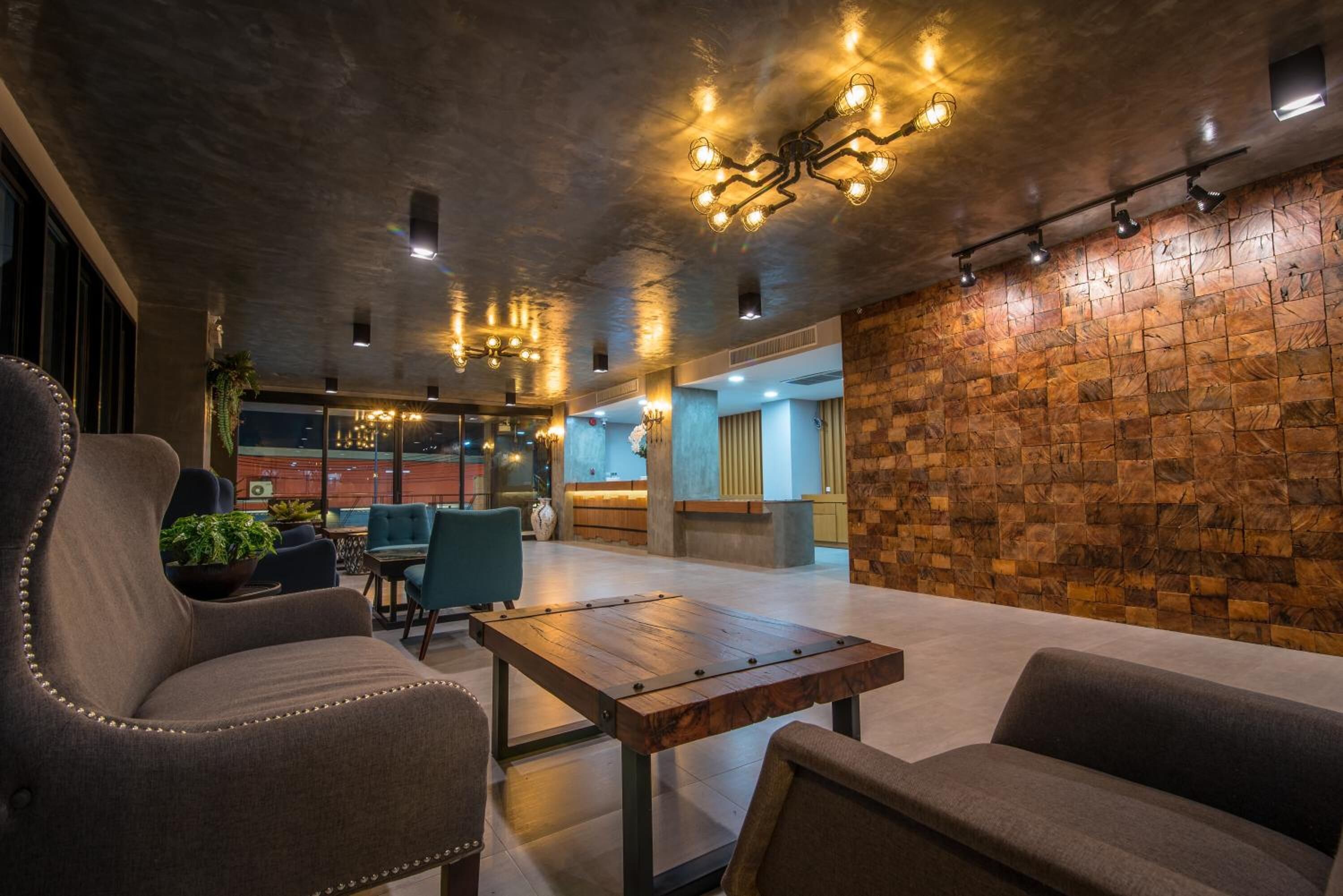 breakfast, lunch, dinner served; thai cuisine