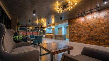 Breakfast, lunch, dinner served; Thai cuisine