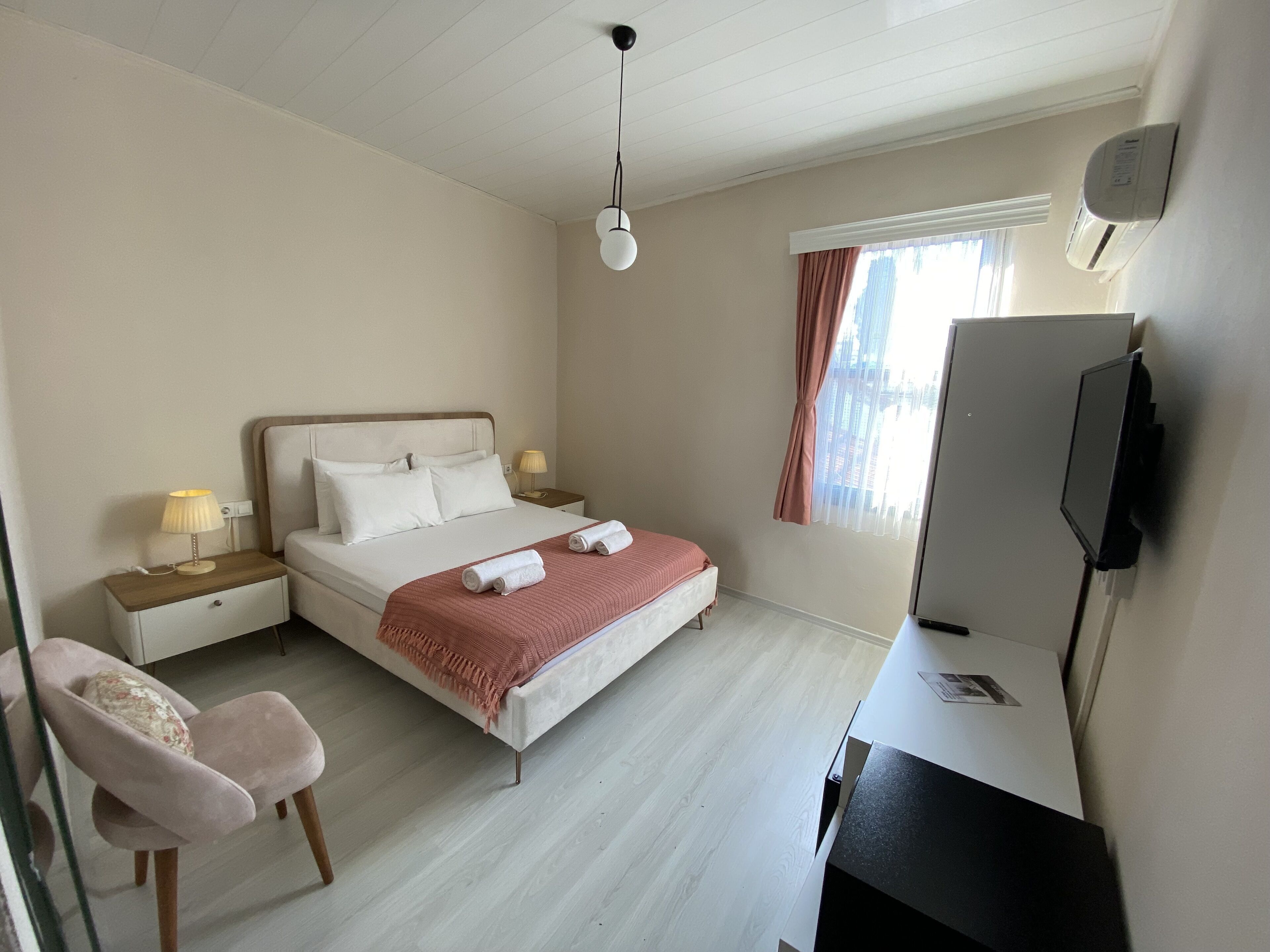 Roupas de cama premium, frigobar, cofres nos quartos, Wi-Fi de cortesia