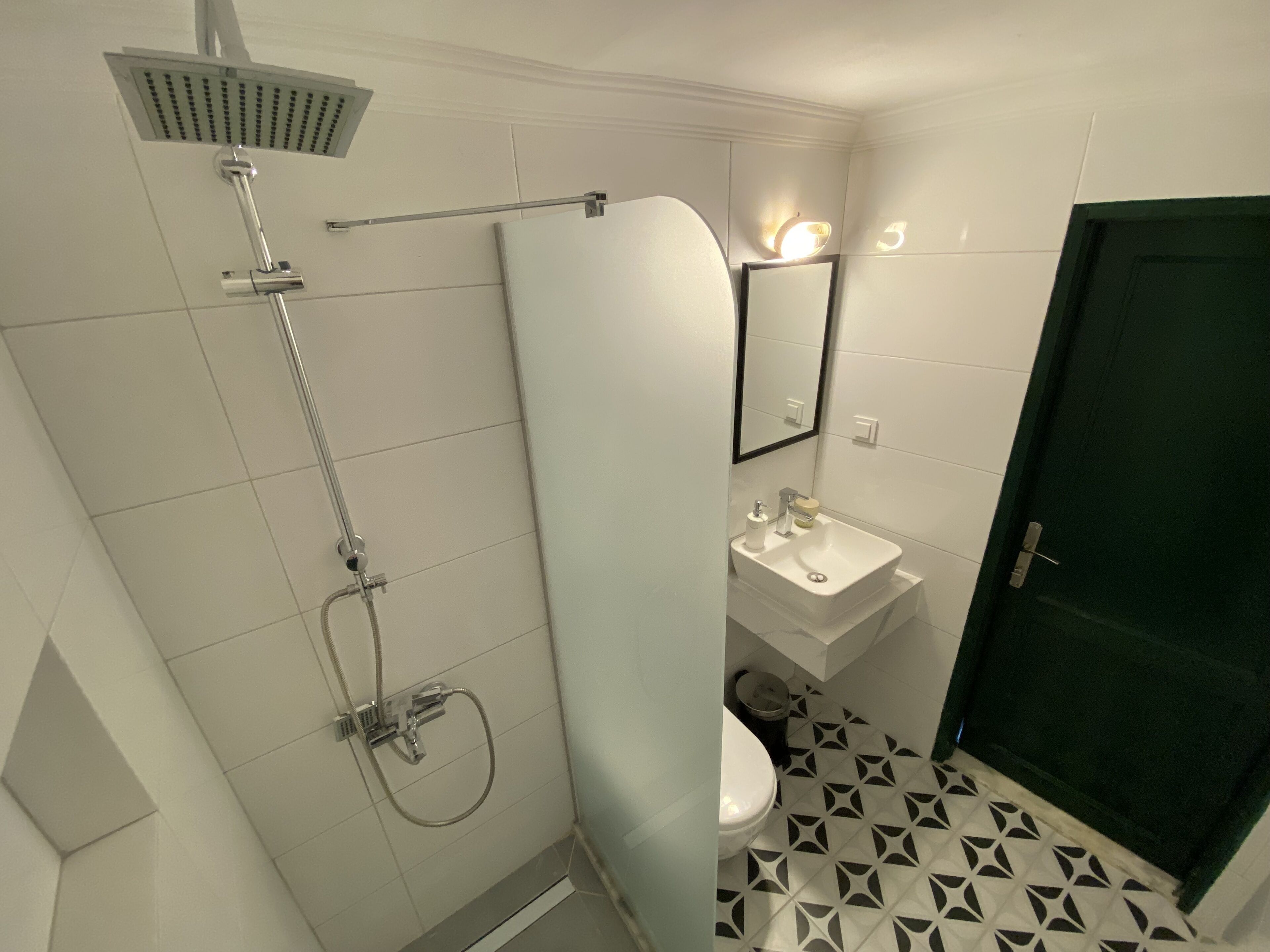 deluxe double room | bathroom | shower, free toiletries, hair dryer, slippers