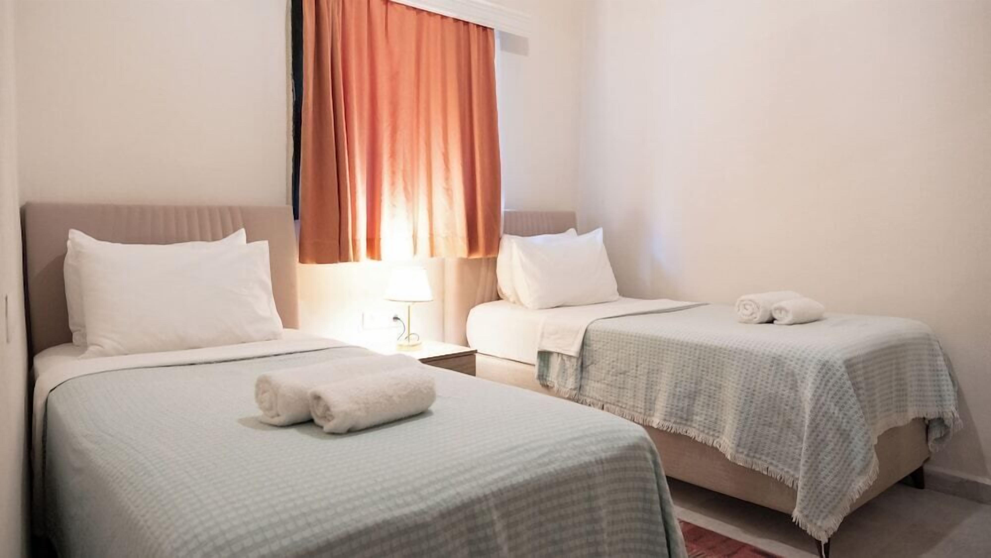 Roupas de cama premium, frigobar, cofres nos quartos, Wi-Fi de cortesia