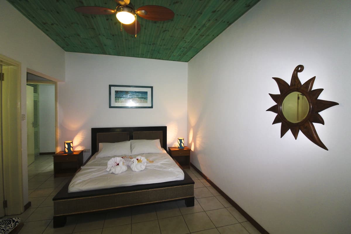 Standard Double Room, 1 Queen Bed | 1 bedroom, minibar, in-room safe, desk