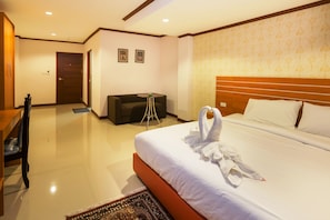 プレミアム ルーム | セーフティボックス (室内)、可動式ベッド、WiFi (無料)