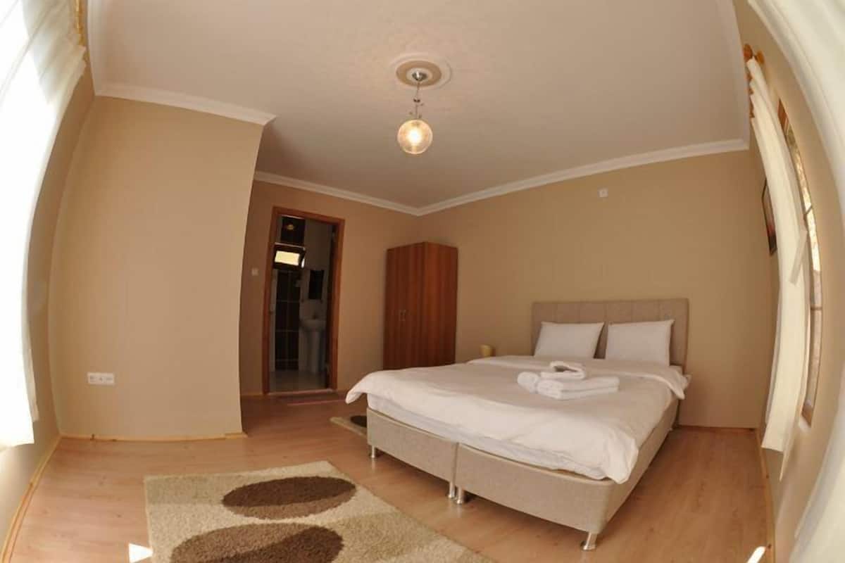Deluxe Bungalow, 1 Bedroom | In-room safe, desk, iron/ironing board, free WiFi