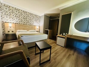 Dobbeltrom – deluxe | Minibar, skrivebord, strykejern/-brett og wi-fi (inkludert)