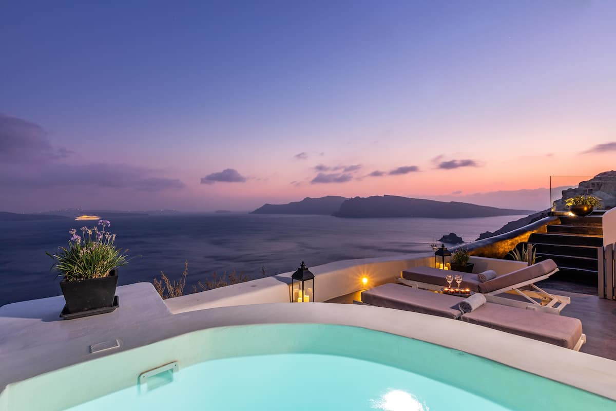 Deluxe Suite with jetted tub | Terrace/patio