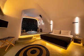 Premium Suite with jetted tub | Värdeförvaringsskåp på rummet, ljudisolering och strykjärn/strykbräda