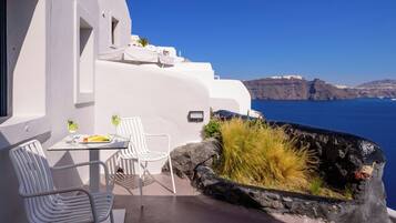 Signature Cave Suite | Terrace/patio