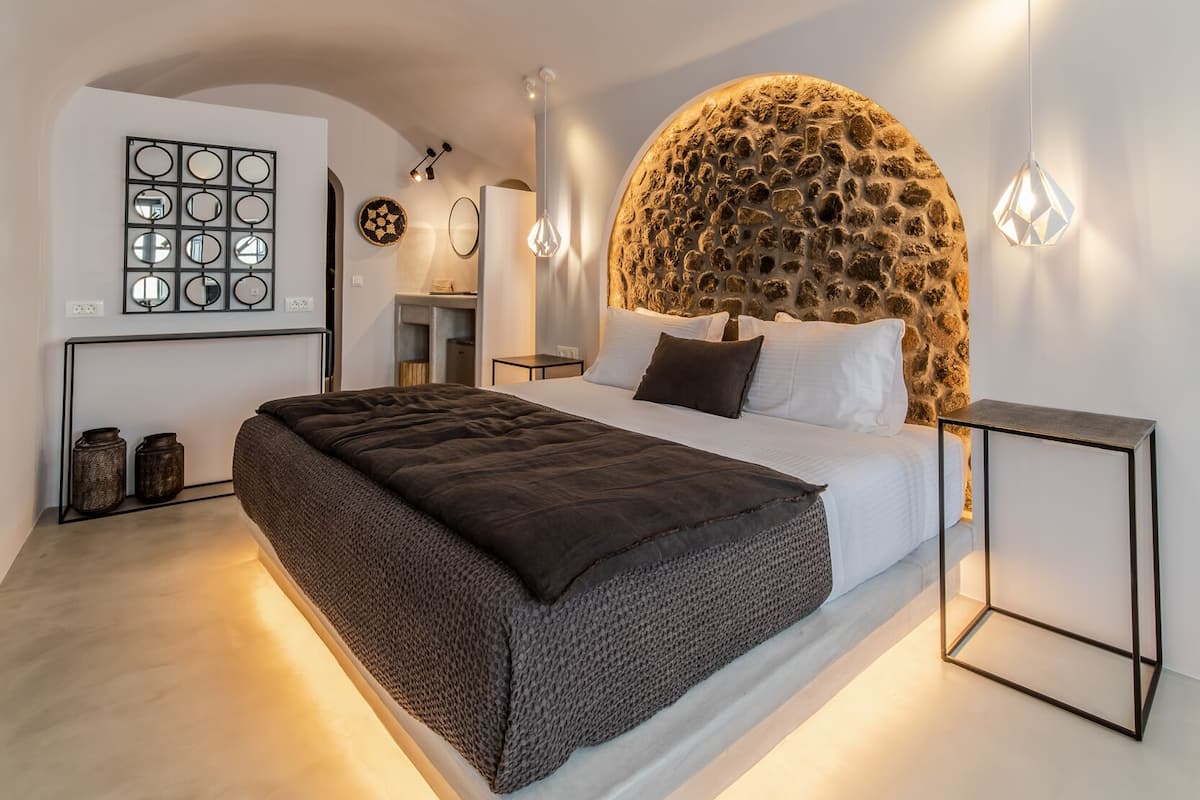 Standard Suite | 1 bedroom, in-room safe, soundproofing, iron/ironing board
