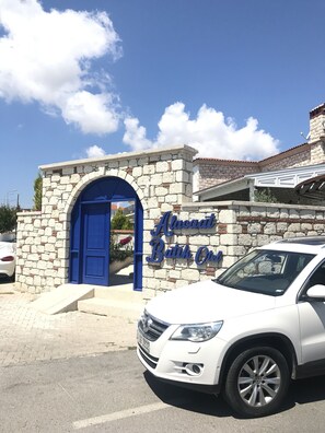 Front of property - Alacaat  Otel (Cesme)