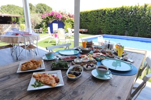 Desayuno completo incluido todos los días