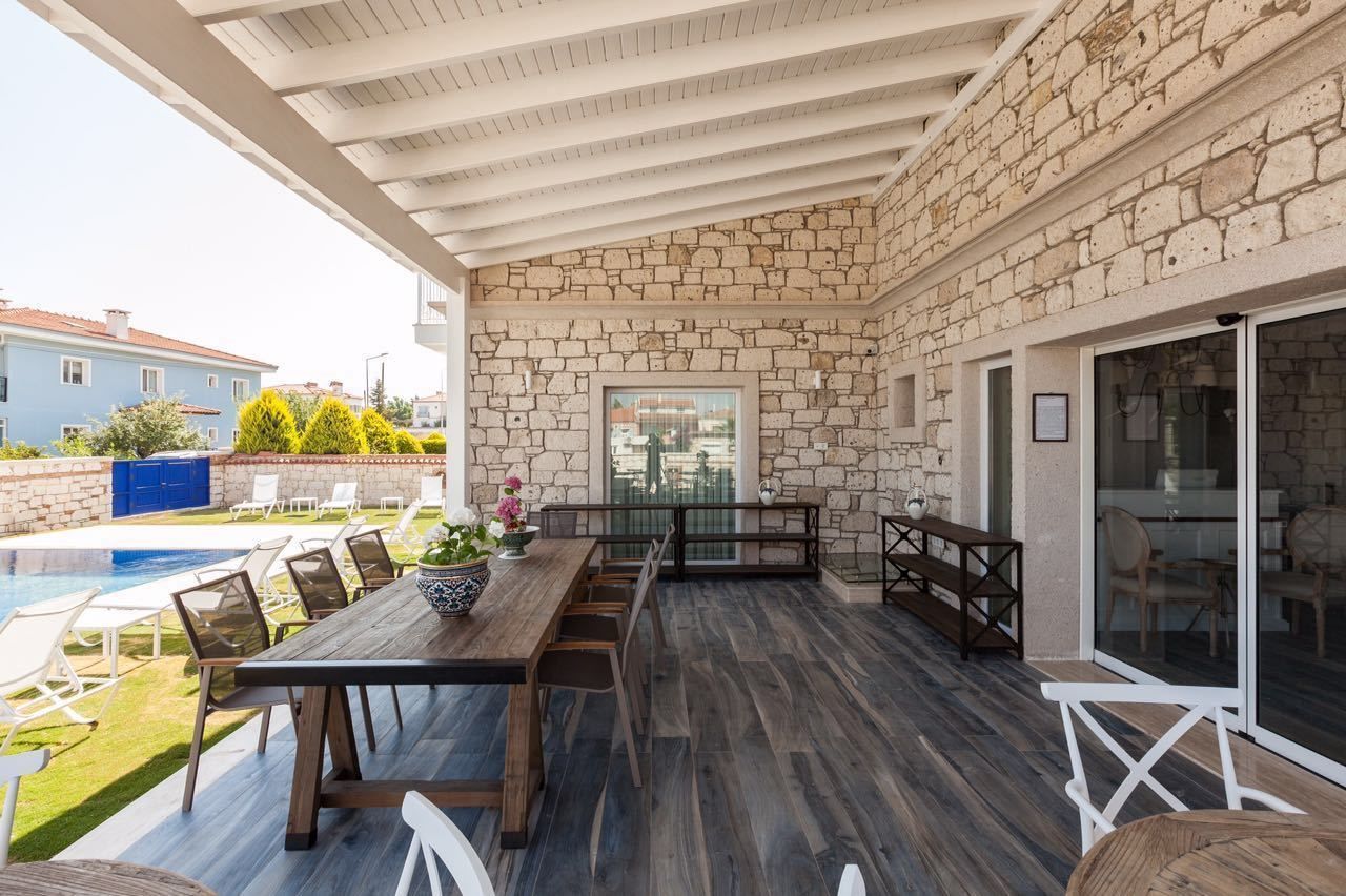 Free daily full breakfast