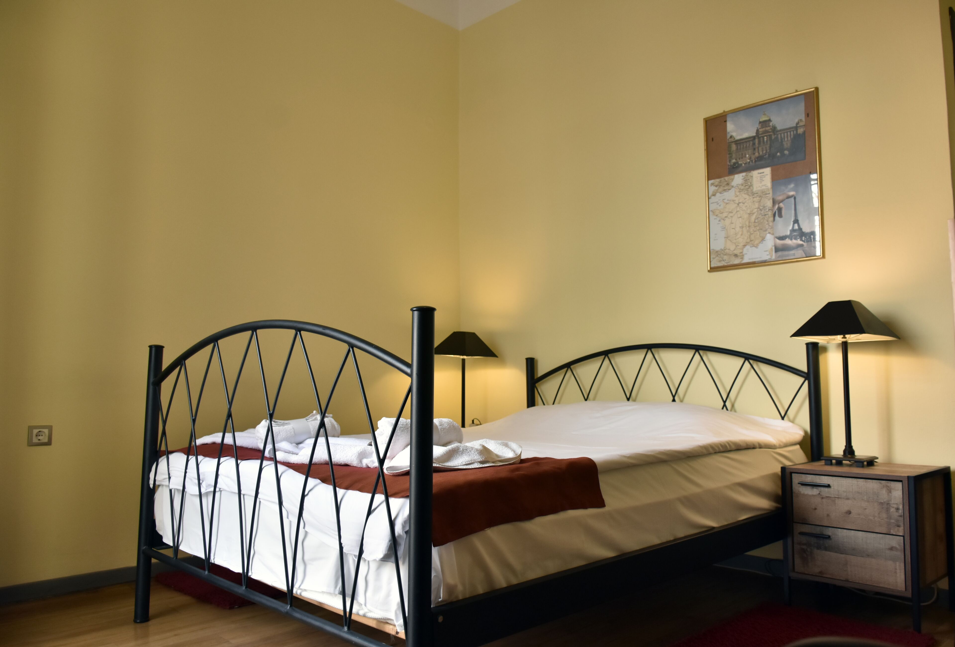 room, 1 double bed | 1 bedroom, minibar, individually decorated, desk