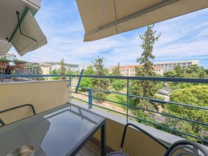 Twin Room | Minibar, individually decorated, desk, blackout drapes - RentRooms Thessaloniki (Thessaloniki)