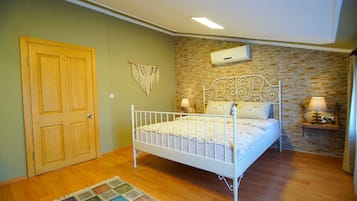 Ropa de cama de alta calidad, cubrecamas y minibar